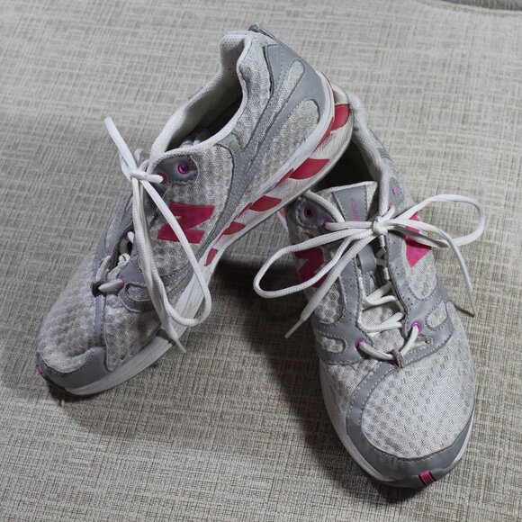 New Balance Size 9 True Balance Grey and Pink Athletic Shoes - Picture 1 of 6